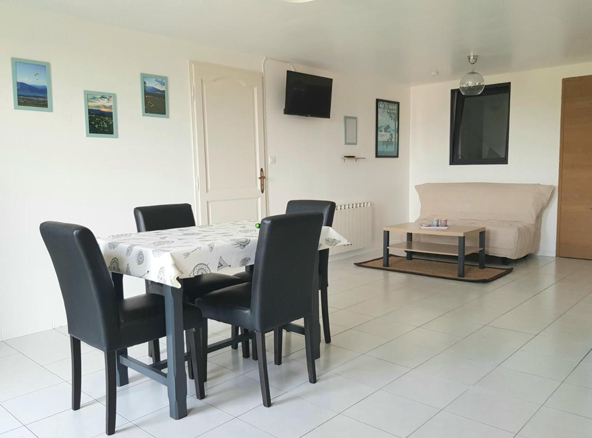 Appartement Independant Dans Maison Au Calme Pugny-Chatenod Exteriör bild
