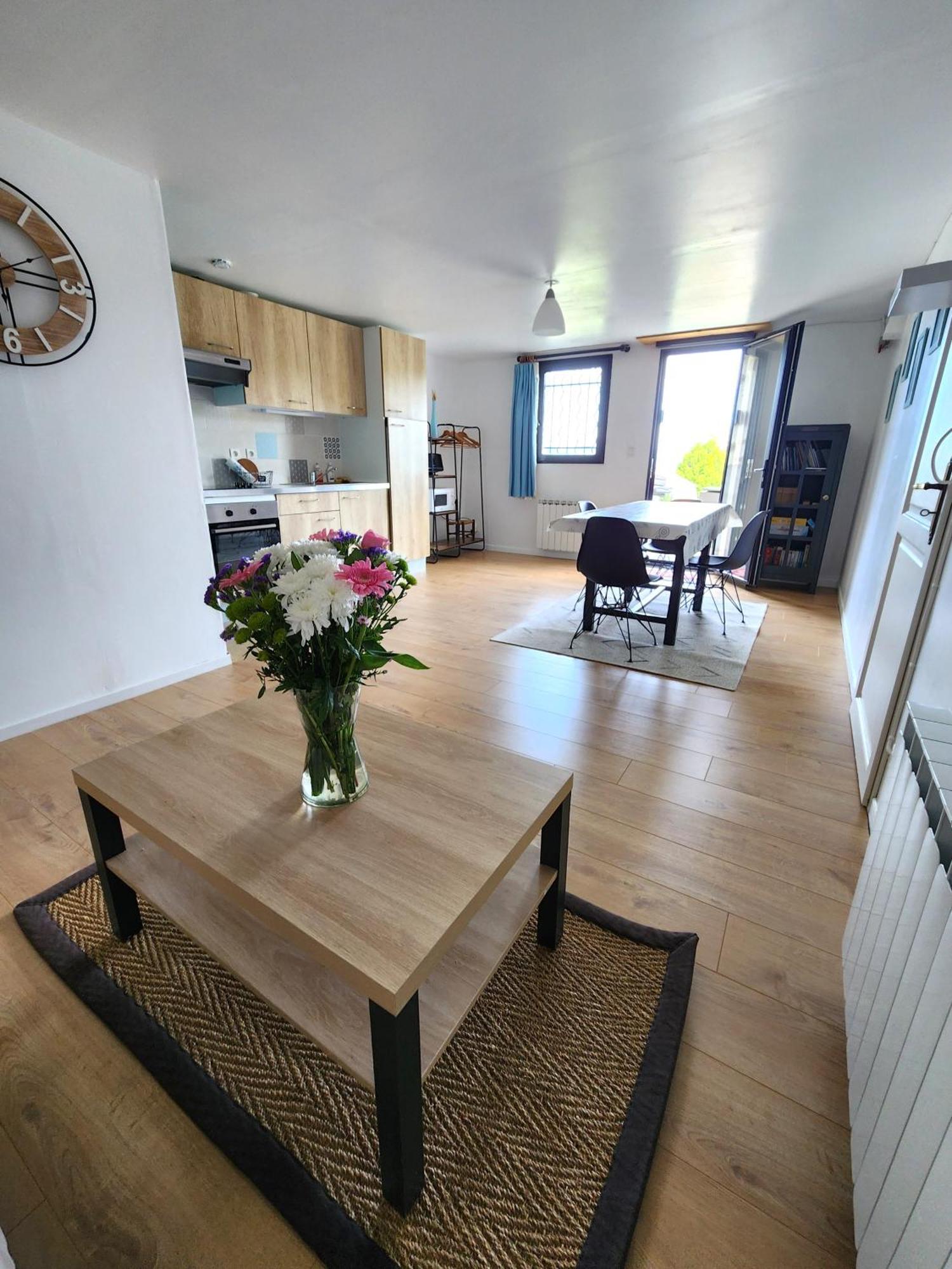 Appartement Independant Dans Maison Au Calme Pugny-Chatenod Exteriör bild